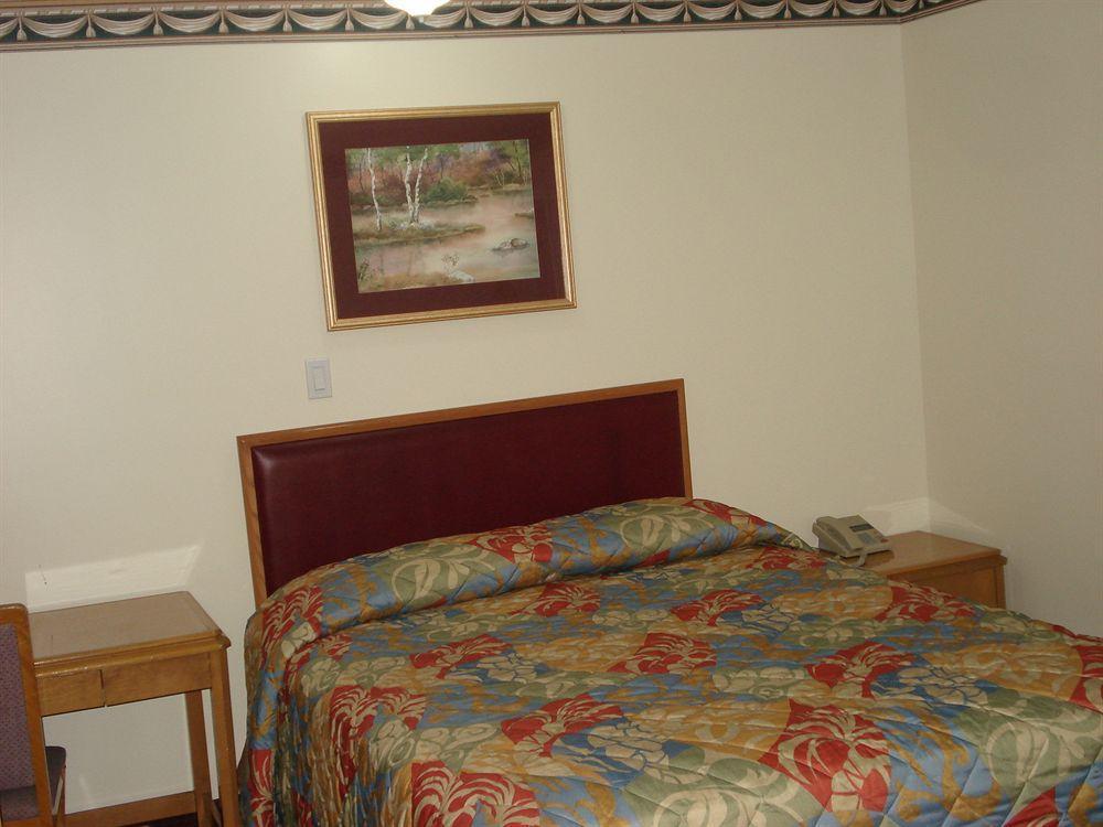 Lincoln Motel Sturgeon Falls Экстерьер фото