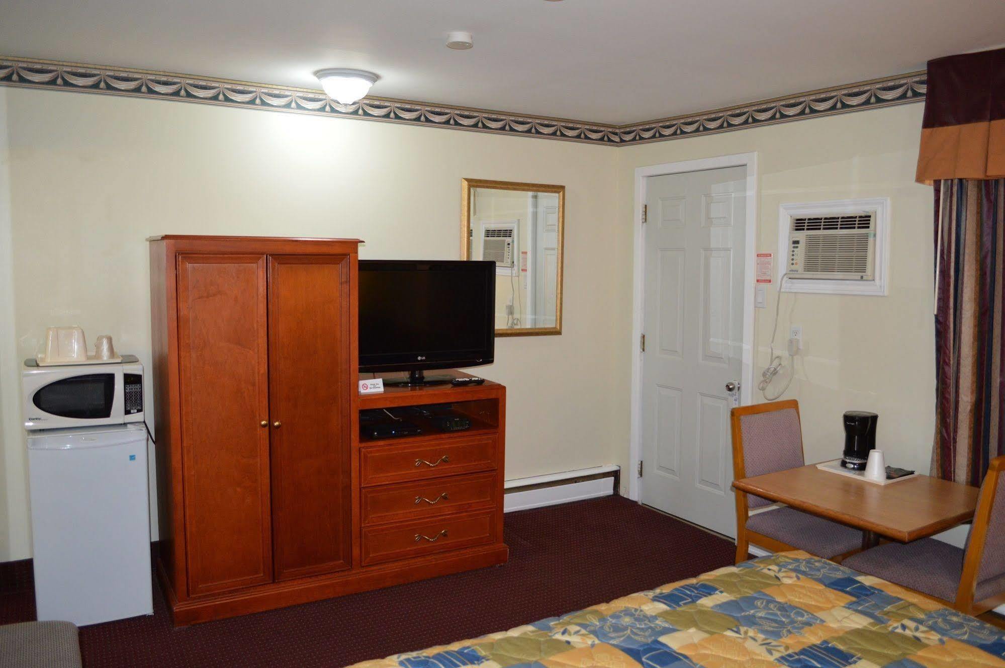 Lincoln Motel Sturgeon Falls Экстерьер фото