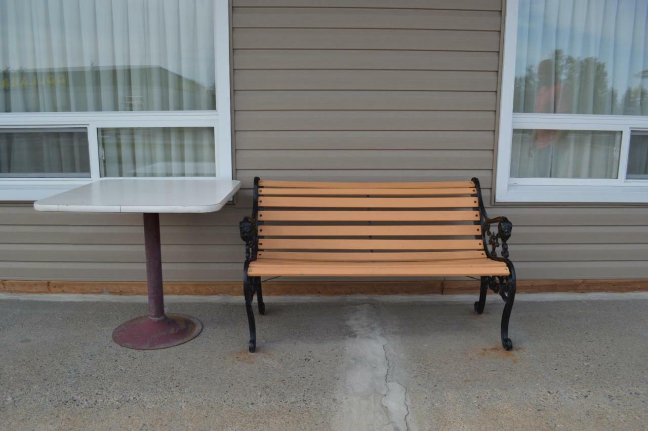 Lincoln Motel Sturgeon Falls Экстерьер фото