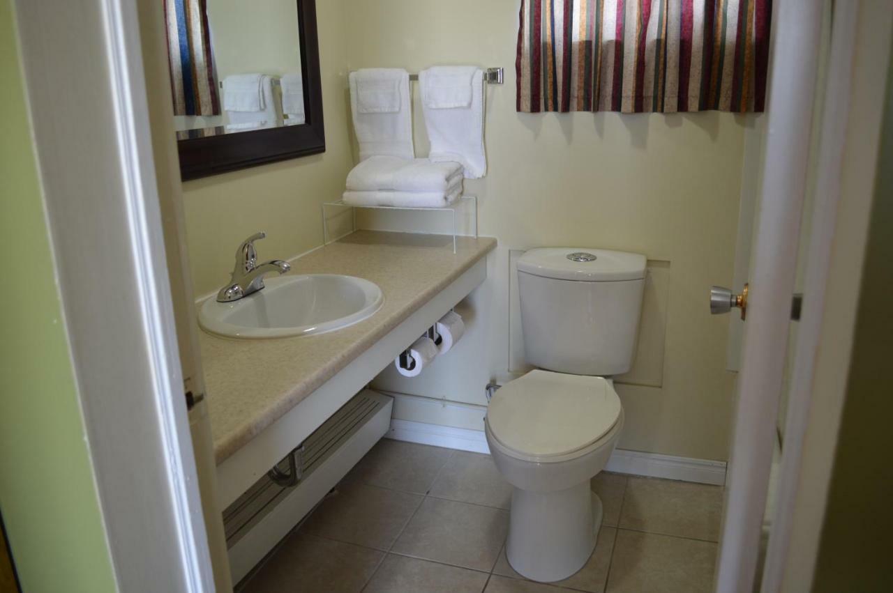 Lincoln Motel Sturgeon Falls Экстерьер фото
