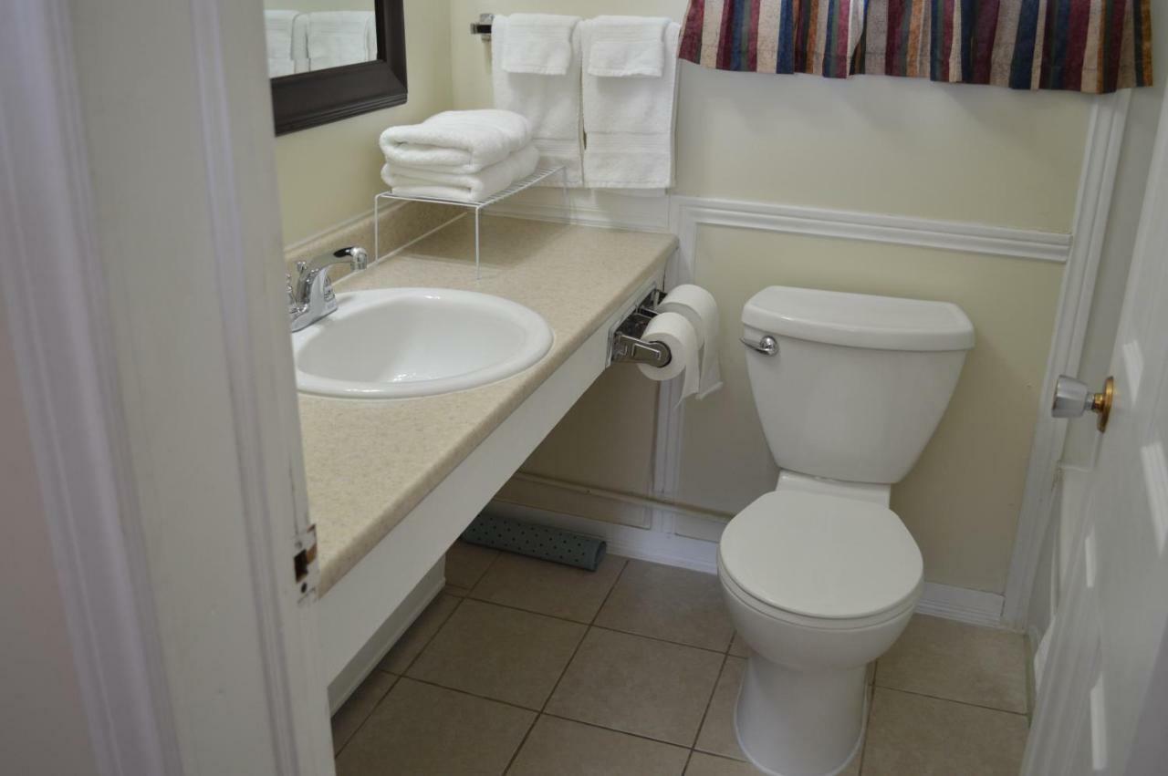 Lincoln Motel Sturgeon Falls Экстерьер фото